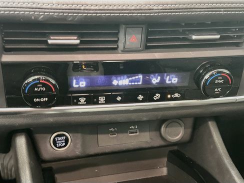 Used 2023 Nissan Rogue SV AWD/4WD image 24