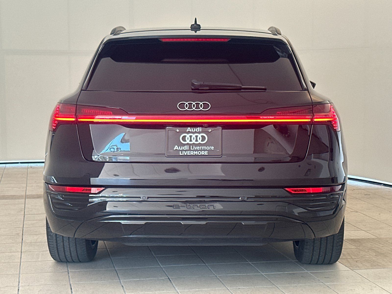 Used 2024 Audi Q8 e-tron Premium Plus w/ Premium Plus Package AWD/4WD image 5