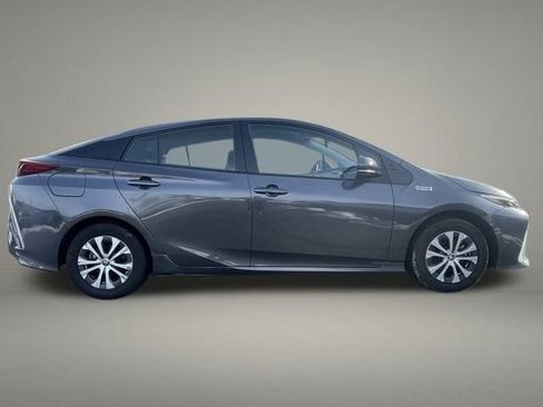 Used 2022 Toyota Prius Prime LE image 6