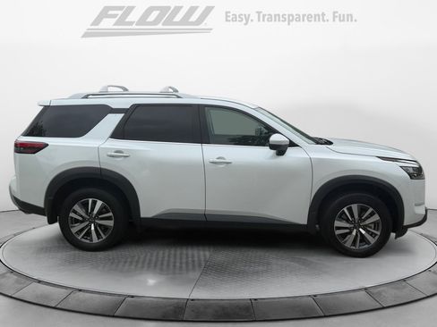 Certified 2025 Nissan Pathfinder SL FWD image 8