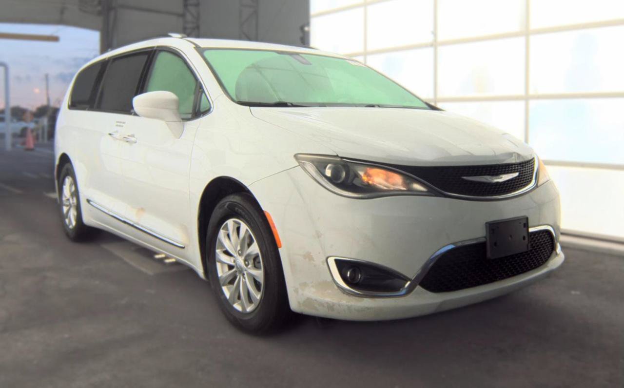Used 2019 Chrysler Pacifica Touring-L FWD image 4