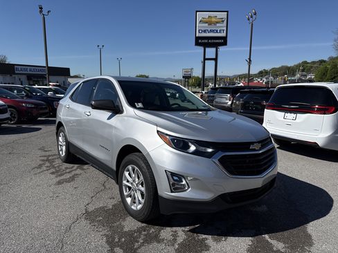 Used 2019 Chevrolet Equinox LS w/ LS Convenience Package AWD/4WD image 1