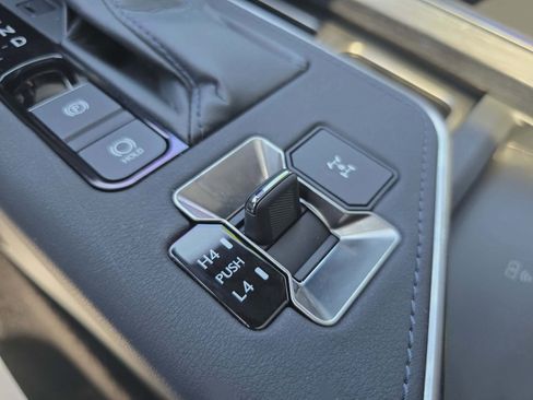 Used 2024 Lexus GX 550 w/ Accessory Package (2T) AWD/4WD image 28