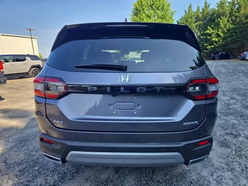 Used 2023 Honda Pilot Touring image 11