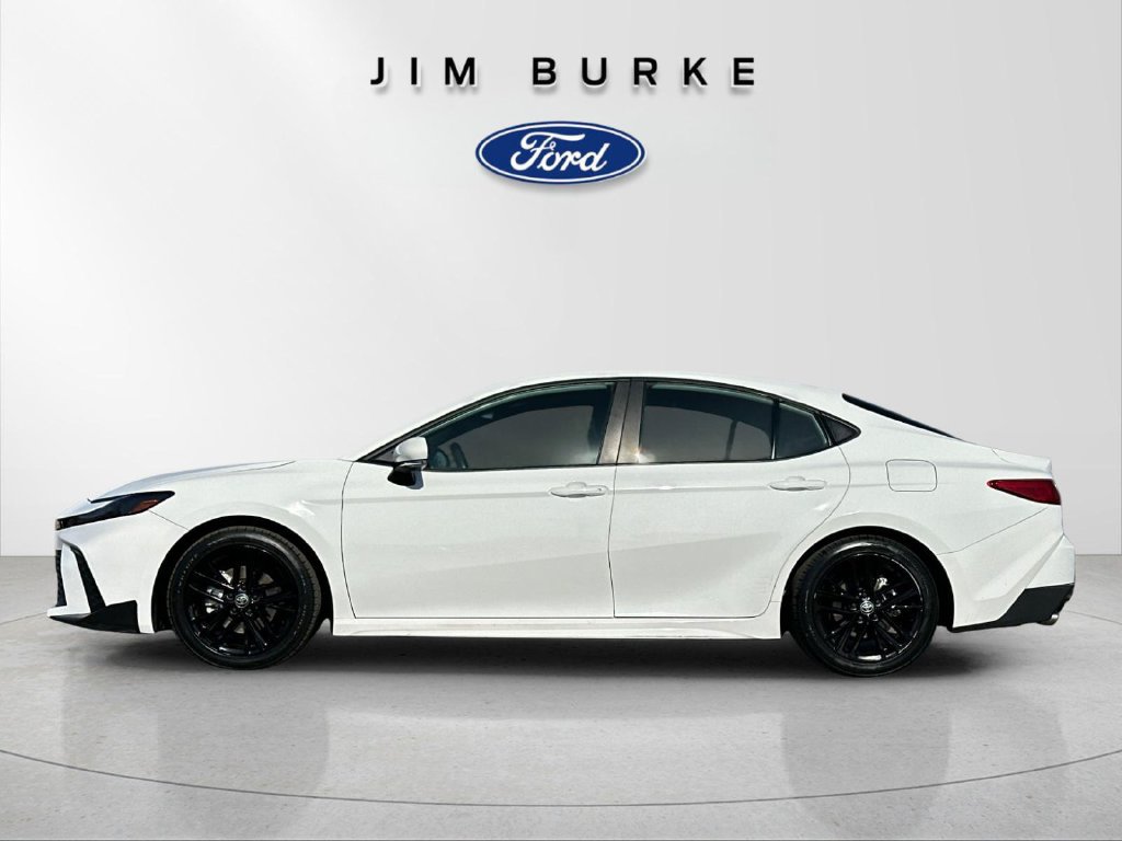 Used 2025 Toyota Camry SE FWD image 2