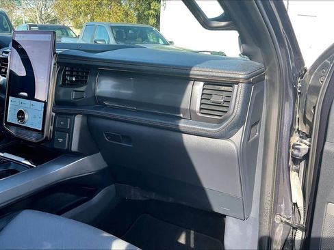 Used 2022 Ford F150 Lightning Lariat image 16