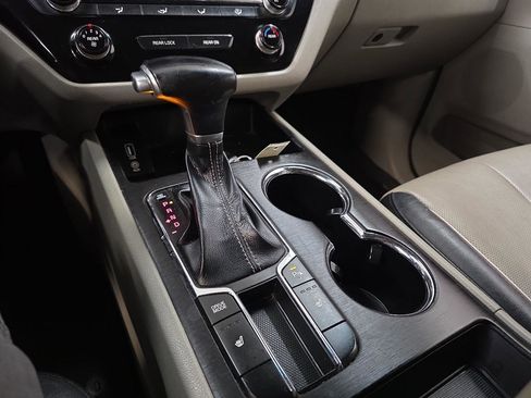 Used 2019 Kia Sedona EX image 42