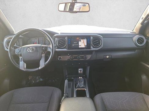 Used 2017 Toyota Tacoma TRD Sport image 15