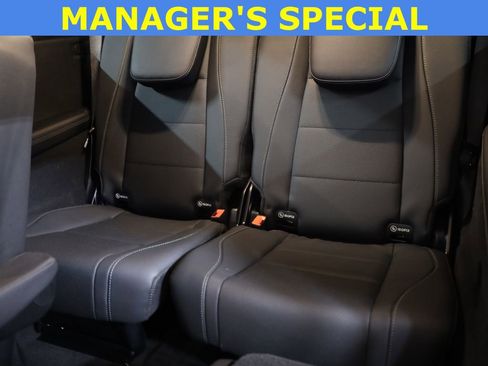 Used 2025 Mercedes-Benz GLS 450 4MATIC image 44