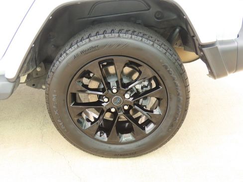 Used 2024 Jeep Wrangler Sahara w/ Safety Group image 17