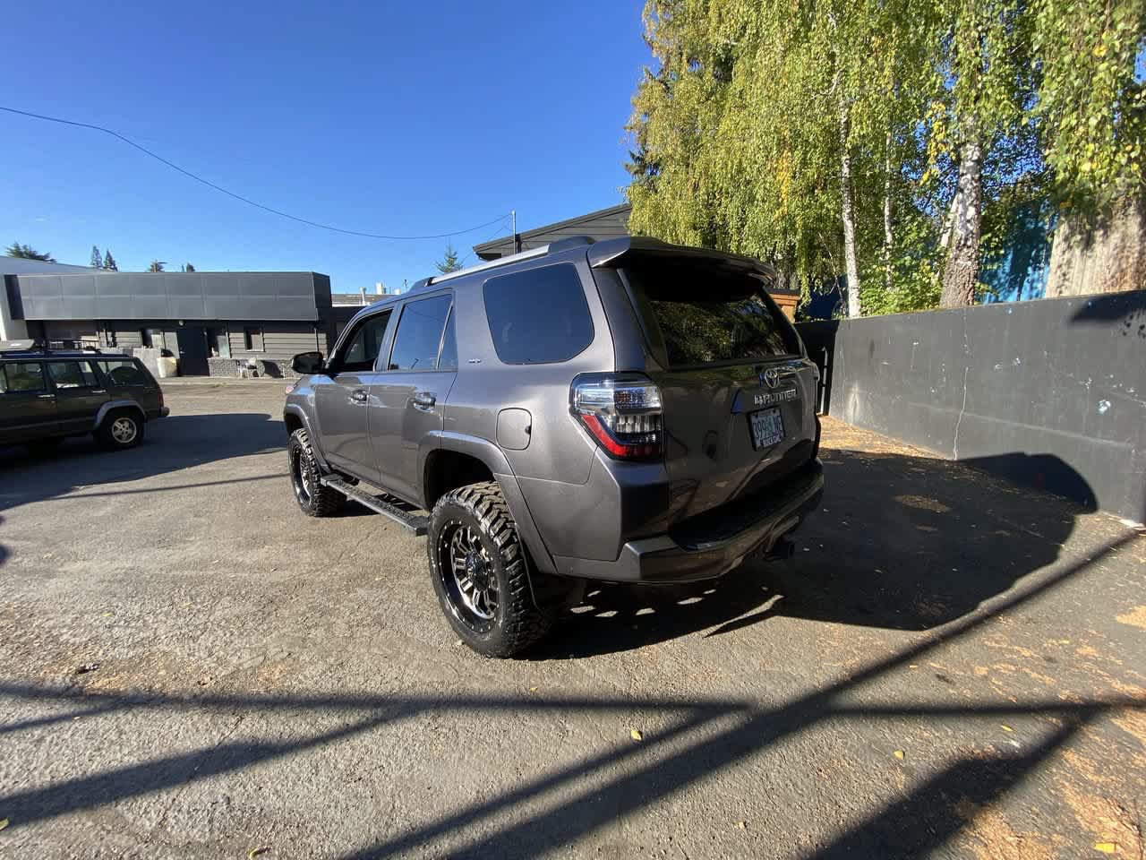 Used 2019 Toyota 4Runner SR5 AWD/4WD image 4