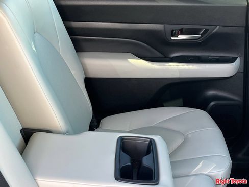Certified 2025 Toyota Grand Highlander FWD image 15