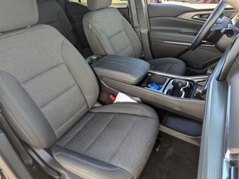 Certified 2025 Chevrolet Traverse LT image 12