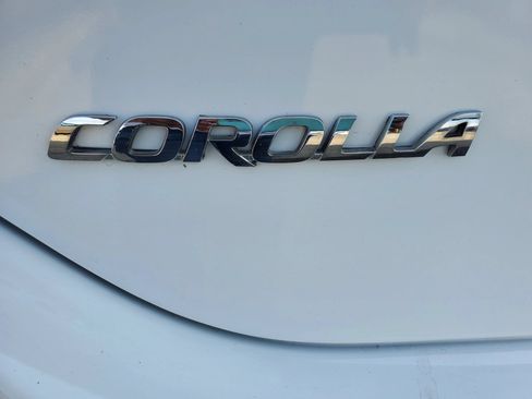 Used 2015 Toyota Corolla LE FWD image 6