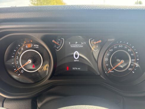 Used 2024 Jeep Wrangler Willys image 14