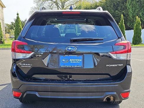 Used 2023 Subaru Forester Premium AWD/4WD image 6