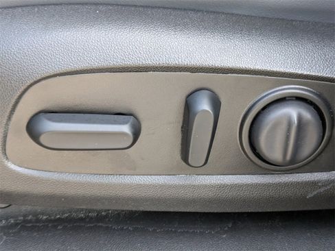 Used 2019 Buick Enclave Essence image 21