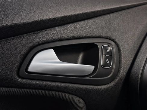Used 2017 Ford Focus ST FWD image 34
