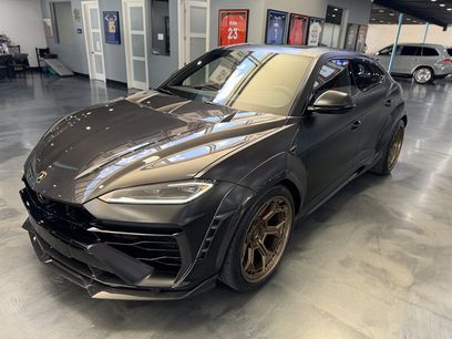 Used 2025 Lamborghini Urus SE