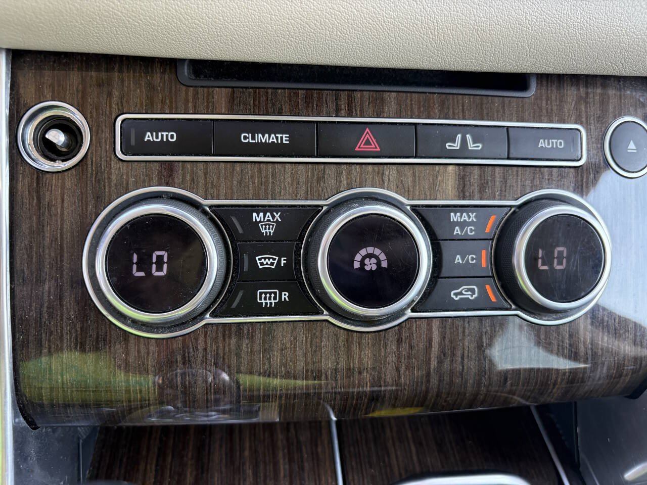 Used 2015 Land Rover Range Rover Sport HSE AWD/4WD image 32