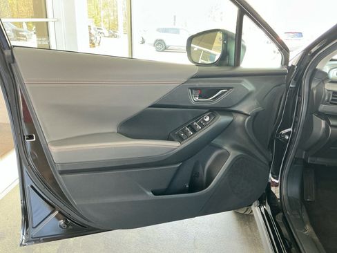 Used 2025 Subaru Crosstrek 2.5i Limited w/ Crosstrek Mirror Package AWD/4WD image 32