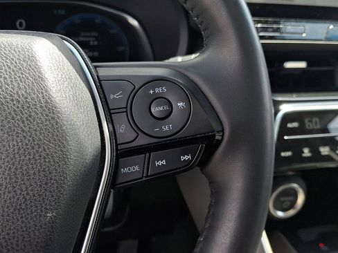 Used 2023 Toyota Venza Limited image 22