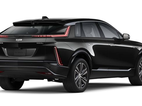 New 2024 Cadillac Lyriq Luxury w/ LPO, Floor Liner Package AWD/4WD image 25