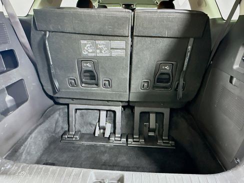 Used 2025 Kia Carnival FWD image 29