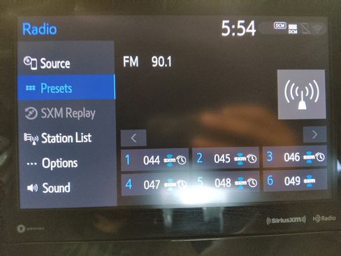 Used 2021 Toyota Camry XLE FWD image 25