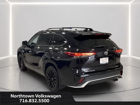Used 2023 Toyota Highlander XSE AWD/4WD image 3