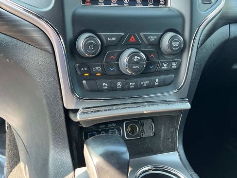 Used 2021 Jeep Grand Cherokee Laredo image 30