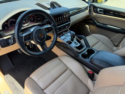 Certified 2023 Porsche Cayenne S AWD/4WD image 4