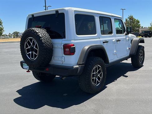 Used 2025 Jeep Wrangler Unlimited Rubicon AWD/4WD image 3