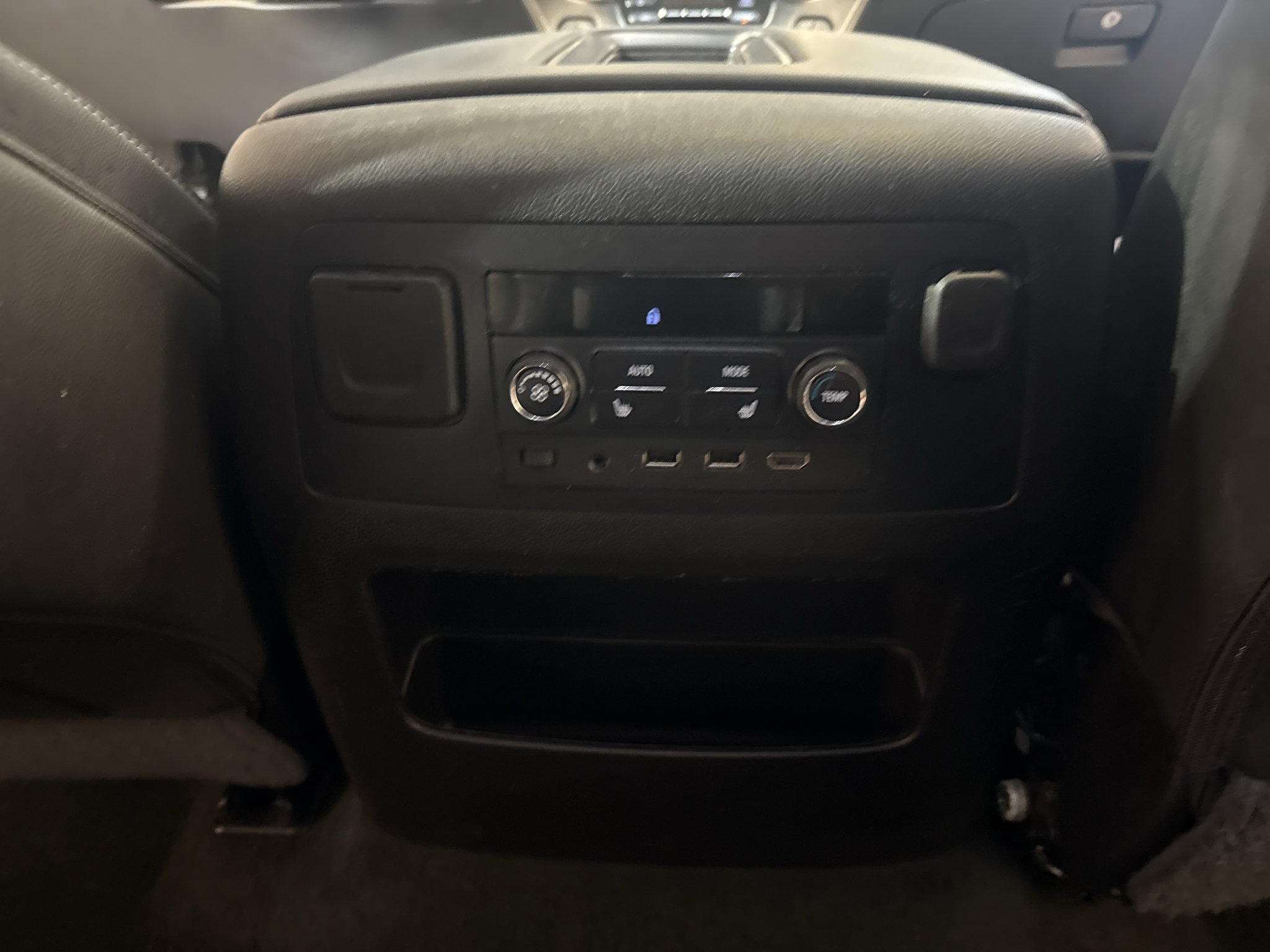 Used 2018 GMC Yukon XL SLT w/ Premium Edition AWD/4WD image 27