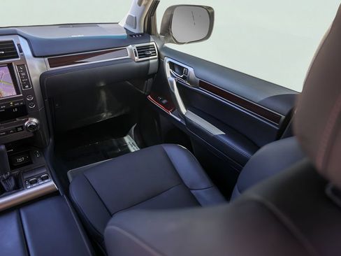 Used 2019 Lexus GX 460 Premium AWD/4WD image 31
