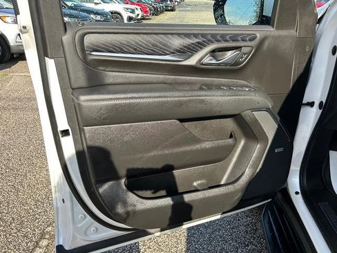 Used 2023 GMC Yukon XL Denali image 10