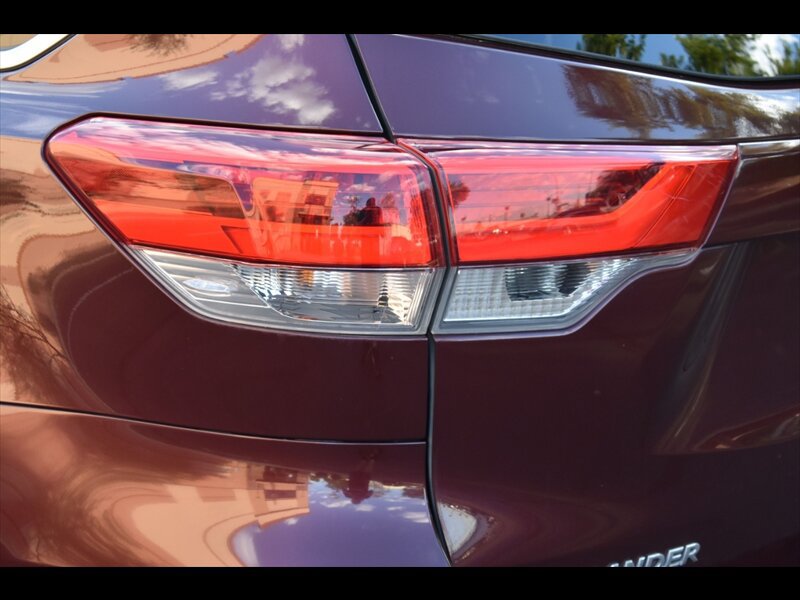 Used 2019 Toyota Highlander XLE FWD image 53