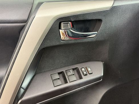 Used 2018 Toyota RAV4 XLE AWD/4WD image 26