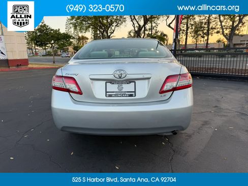 Used 2011 Toyota Camry LE FWD image 5