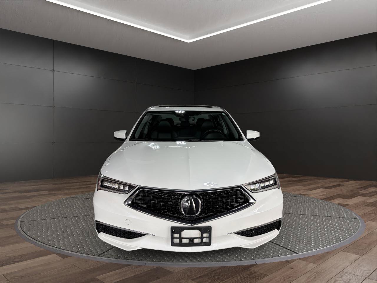 Used 2018 Acura TLX V6 SH-AWD image 3