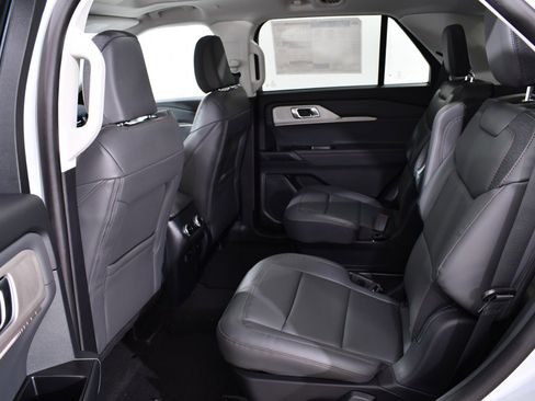New 2025 Ford Explorer Active w/ Active Comfort Package image 16