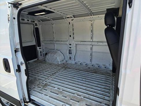 Used 2025 RAM ProMaster 2500 w/ Convenience Group FWD image 18
