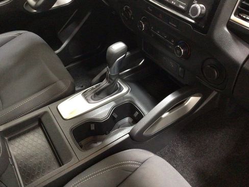 Used 2024 Nissan Frontier SV image 32