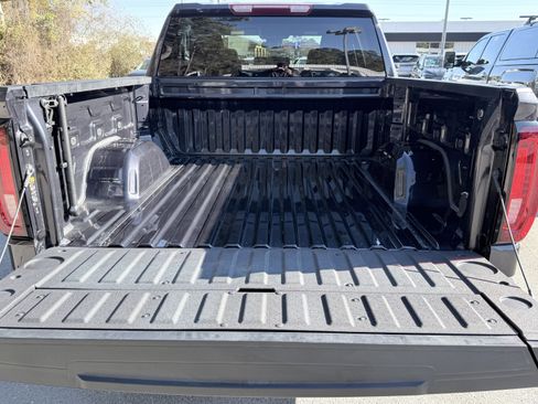 Used 2025 GMC Sierra 1500 SLT image 4