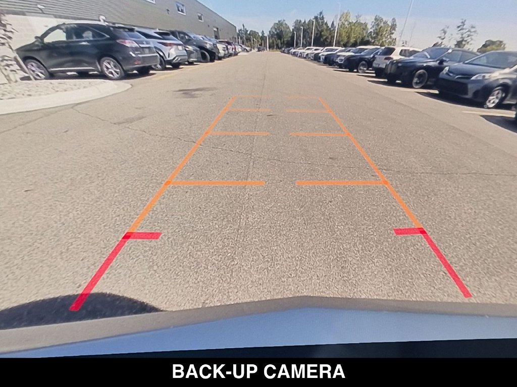 Used 2024 Cadillac XT4 Luxury w/ Cold Weather Package FWD image 5