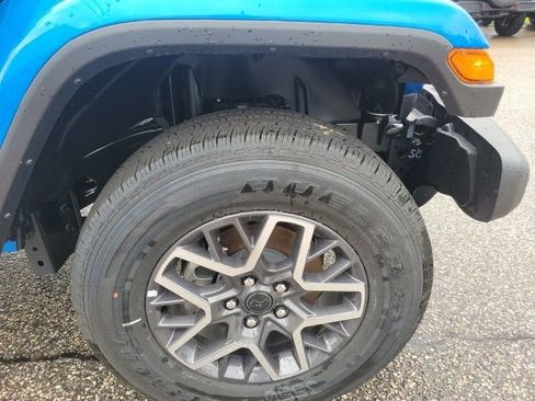 Used 2024 Jeep Wrangler Unlimited Sahara AWD/4WD image 10
