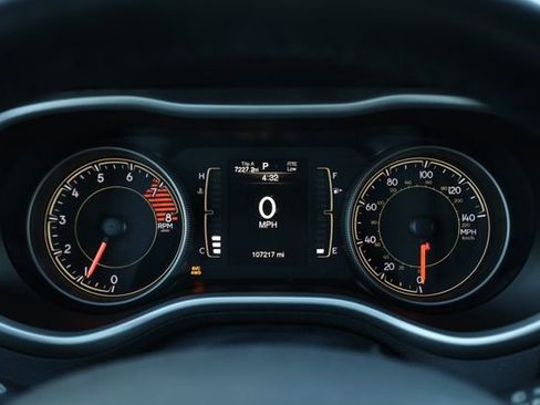 Used 2018 Jeep Cherokee Latitude Plus w/ Cold Weather Group image 17