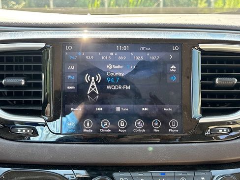 Used 2019 Chrysler Pacifica Touring-L w/ Advanced Safetytec Group FWD image 25