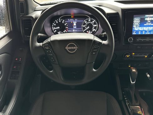 Used 2023 Nissan Frontier SV w/ Midnight Edition Package image 17