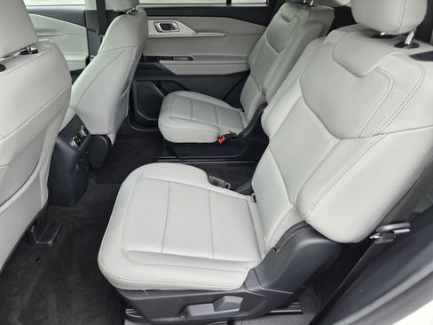 New 2026 Ford Explorer Active w/ Active Comfort Package AWD/4WD image 19